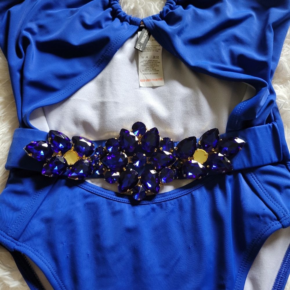 PRETTYLITTLETHING Suit 💙 - Picture 4 of 9